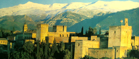 Las montañas de Sierra Nevada con la Alhambra protagonista
